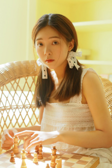 好看的PRADA大片朋友妈妈